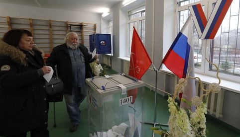 Más de la mitad de los rusos votó ya en elecciones presidenciales en las que Putin busca reelección