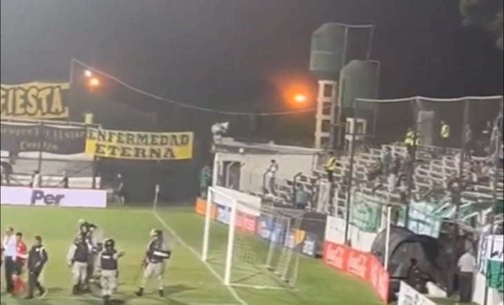 Futbol uruguayo, detenido tras la agresión a uno de los árbitros