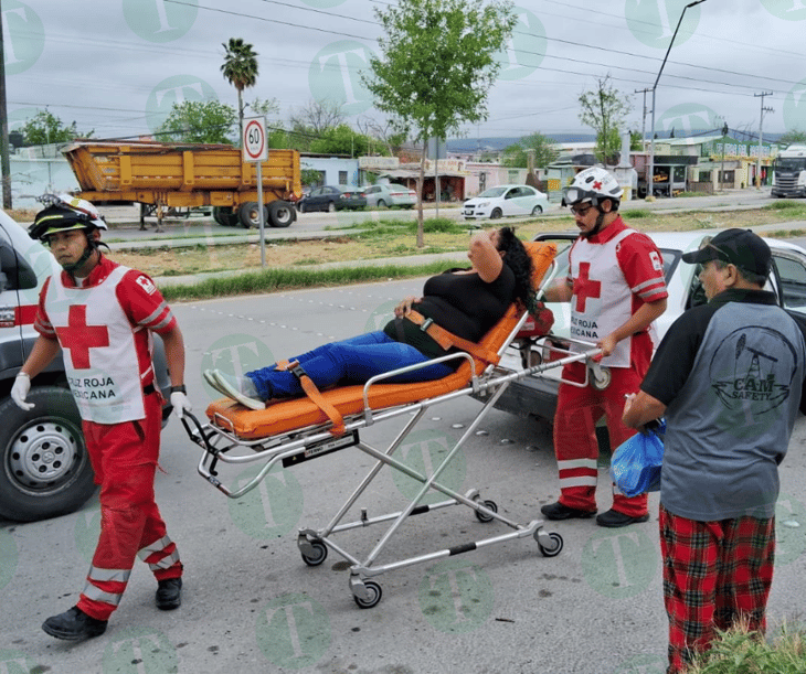 Pasajera de taxi herida en choque de las Torres
