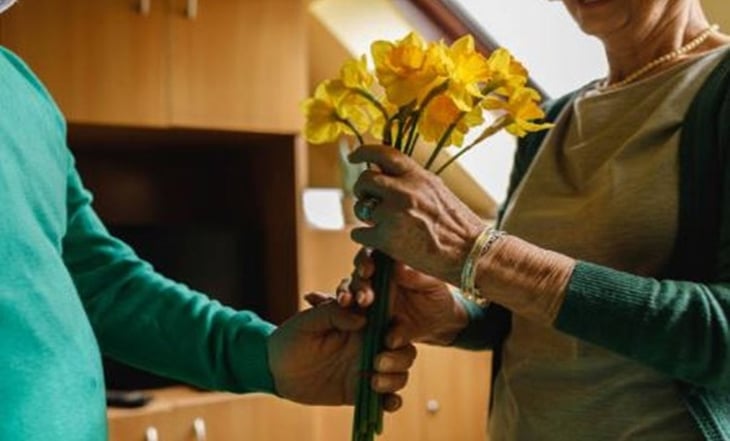 ¿Qué significa regalar flores amarillas y por qué se dan cada 21 de marzo?