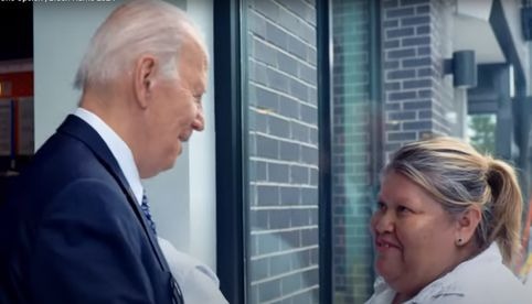 Biden lanza nuevo anuncio en español y spanglish para captar el voto latino en EU