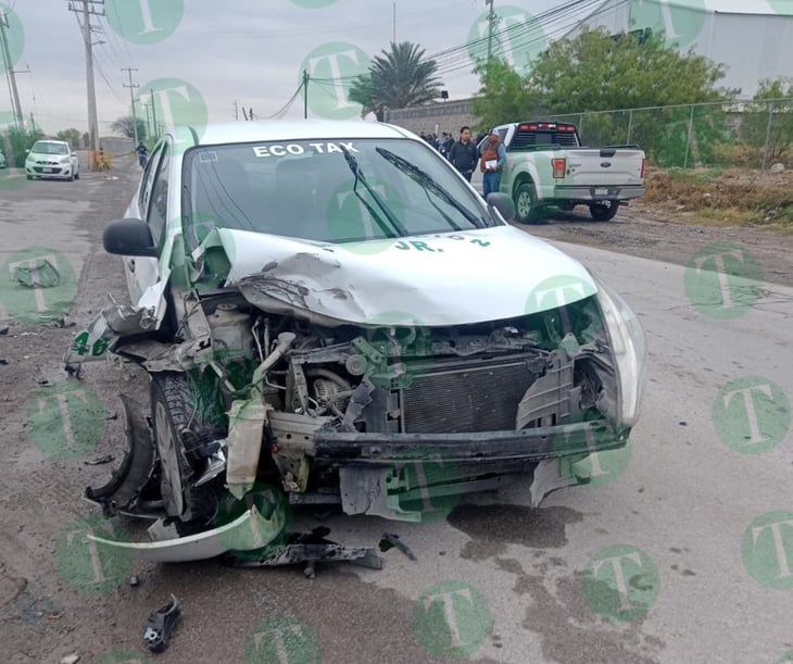 Choque en Monclova deja dos vehículos destrozados y conductores resultan ilesos