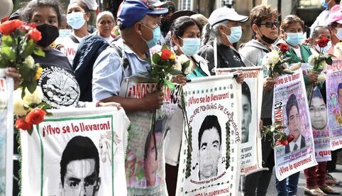 Sin intermediarios, AMLO insiste ante reunión con padres de los 43 normalistas de Ayotzinapa