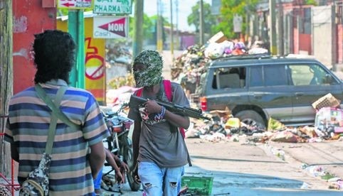 Violencia de las pandillas deja cadáveres en calles de Puerto Príncipe y provoca éxodo