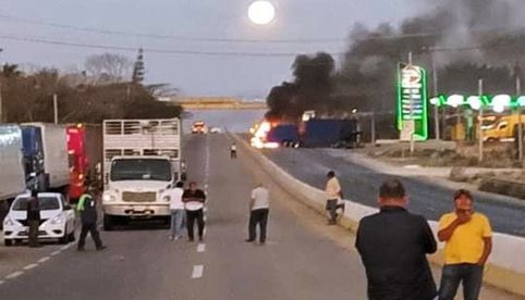 Reportan enfrentamiento en crucero de la carretera Panamericana y la autopista Ocozocoutla-Las Choapas
