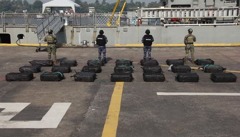Marina asegura 2 embarcaciones con tonelada y media de cocaína en las costas de Michoacán