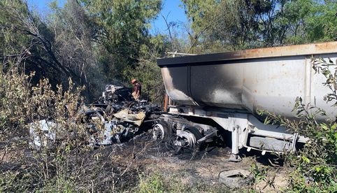 Choque entre tractocamión y auto provoca incendio y deja un muerto en Nuevo León