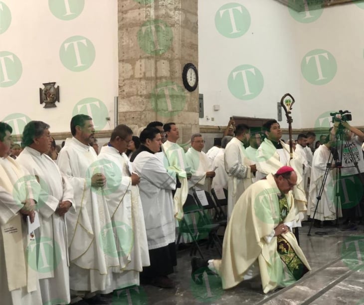 Padres renuevan promesas sacerdotales en la parroquia Santiago Apóstol 