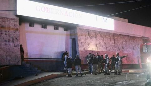 A 1 año del incendio en estación migratoria de Juárez, faltan pagos a familiares de migrantes fallecidos