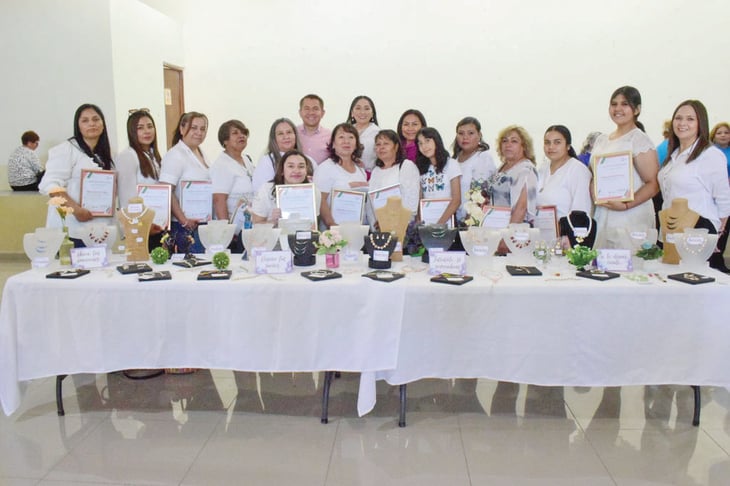 San Buenaventura clausura cursos de  autoempleo a damas