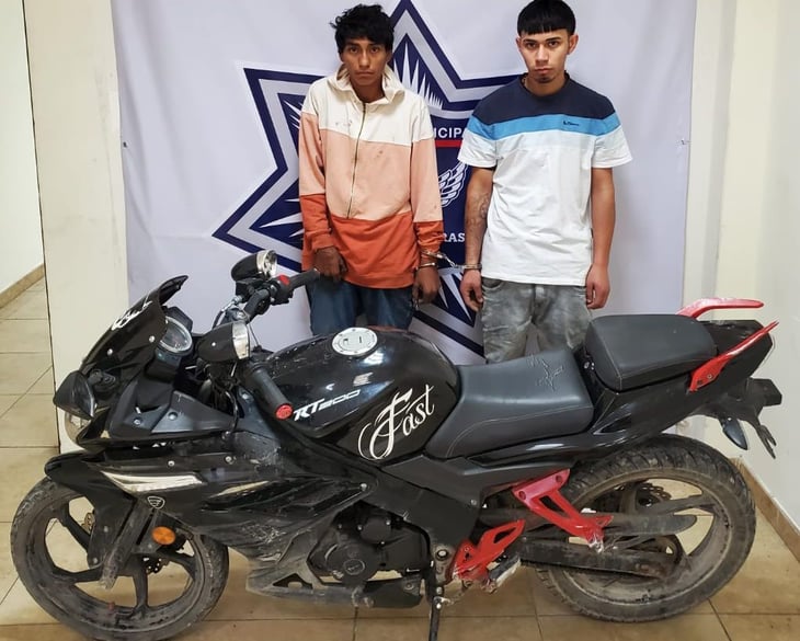 Dos individuos son detenidos en posesión de una motocicleta robada 