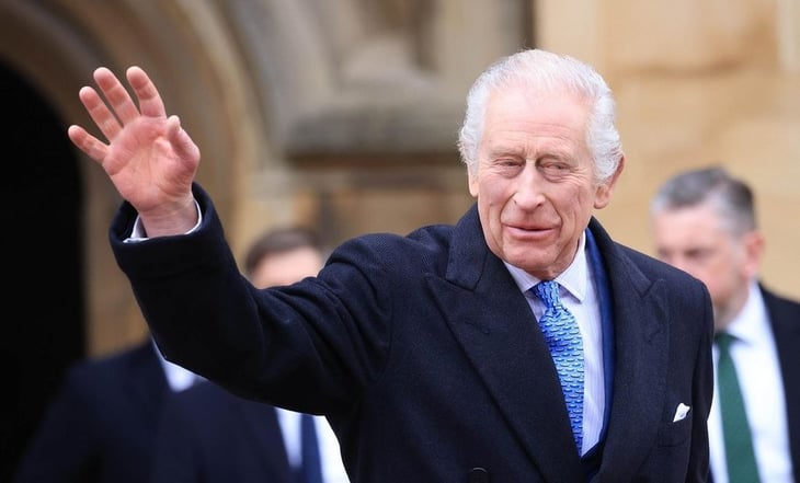Rey Carlos III reaparece sonriente para la misa del Domingo de Pascua