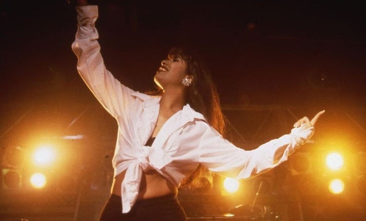 Viudo de Selena Quintanilla la recuerda a 29 años de su muerte: 'su luz brilla más que nunca'