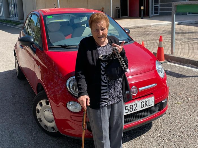 La abuela influencer y amante de conducir de 93 años que triunfa en Instagram 