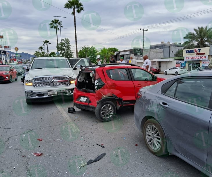 Carambola de tres vehículos deja una persona lesionada en Monclova