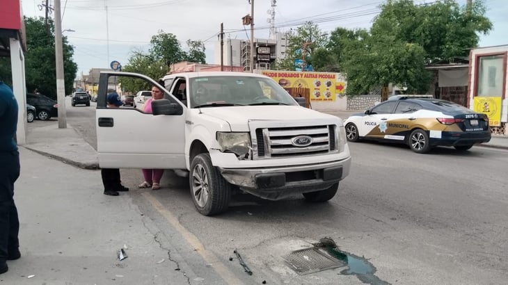 Sujeto provoca accidente vial en Av Carranza 