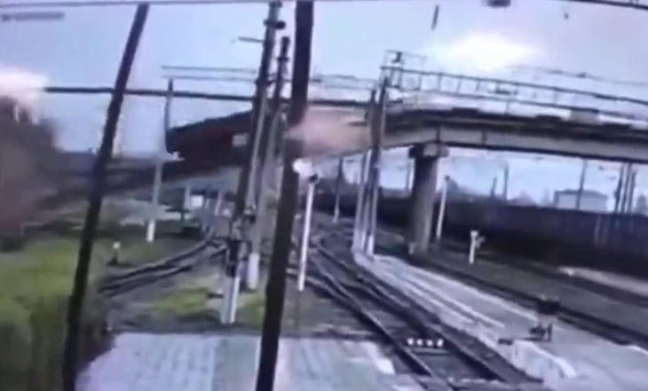 VIDEO: Colapsa un puente en Rusia y deja un muerto y 5 lesionados