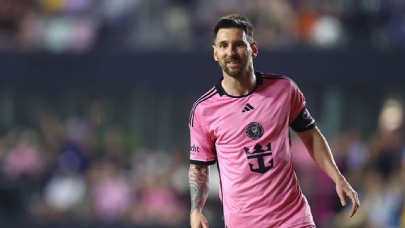 Messi, ovacionado por centenares de aficionados en Nuevo León