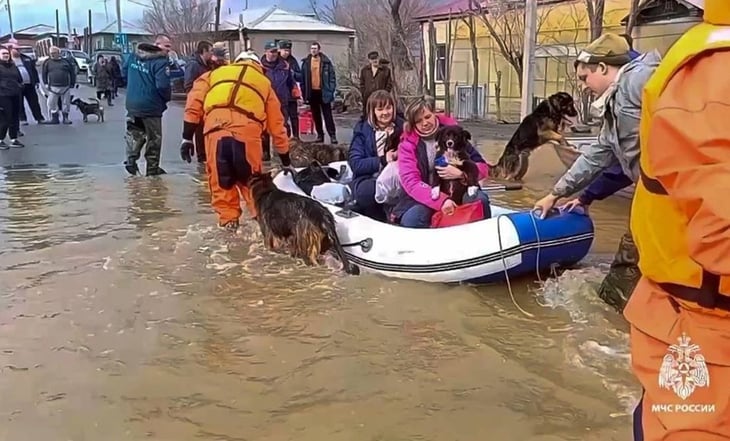 Van más de 100 mil evacuados en Kazajistán y Rusia por inundaciones