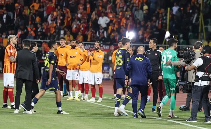 Multan con 115 mil euros al Fenerbahçe por abandonar el partido de la Supercopa turca