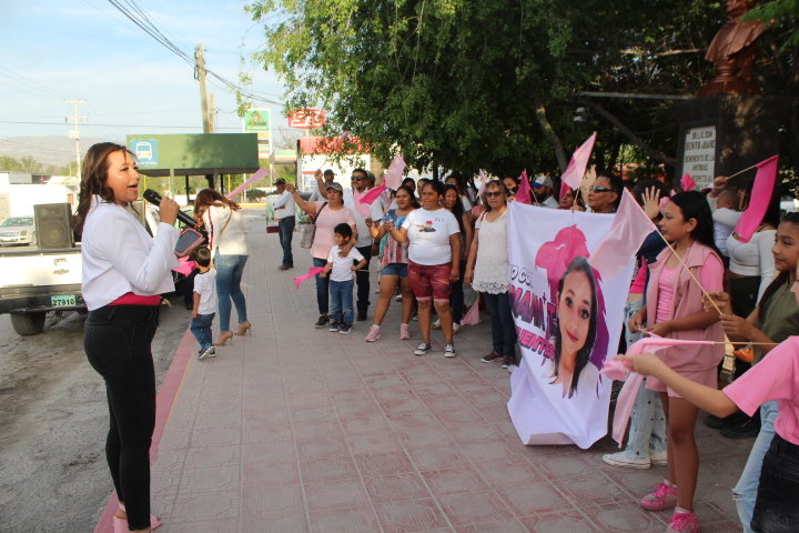 Arranca Adriana Tomasita Cruz carrera por alcaldía en Castaños