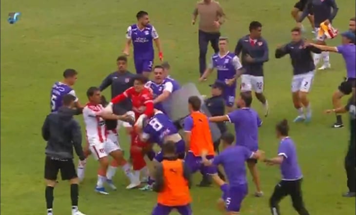 VIDEO: Brutal batalla campal entre jugadores de Defensor Sporting y River Plate de Uruguay