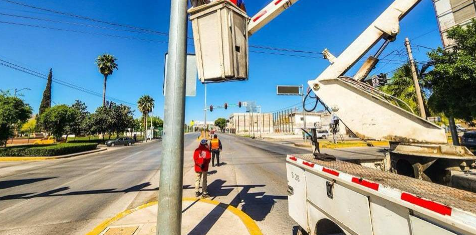 Se intensifican las labores de mantenimiento de los semáforos en Torreón