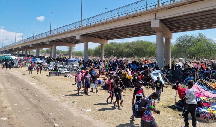 Guardia Nacional de Texas destruye campamentos de migrantes