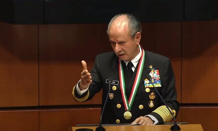 “A la patria y al pueblo no se les traiciona”, dice almirante Rafael Ojeda al ser condecorado en el Senado