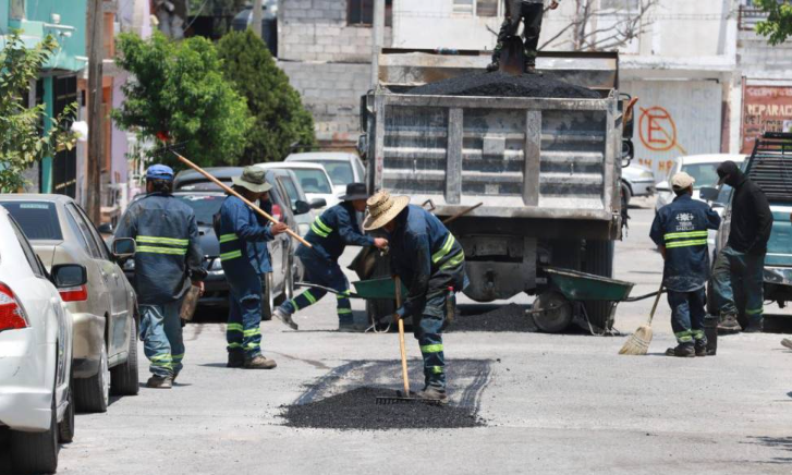 El municipio de Saltillo realiza reparaciones en las calles después de fuertes lluvias