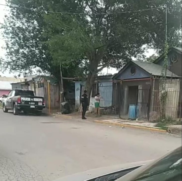 Vecinos de la Lázaro reporta daño en sus vehículos