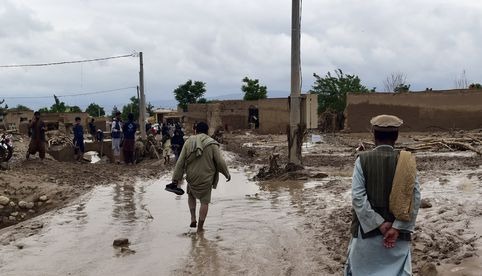 Inundaciones en Afganistán dejan al menos 300 muertos, reporta Naciones Unidas