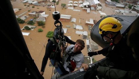 Sube a 137 la cifra de muertos por las lluvias e inundaciones en el sur de Brasil