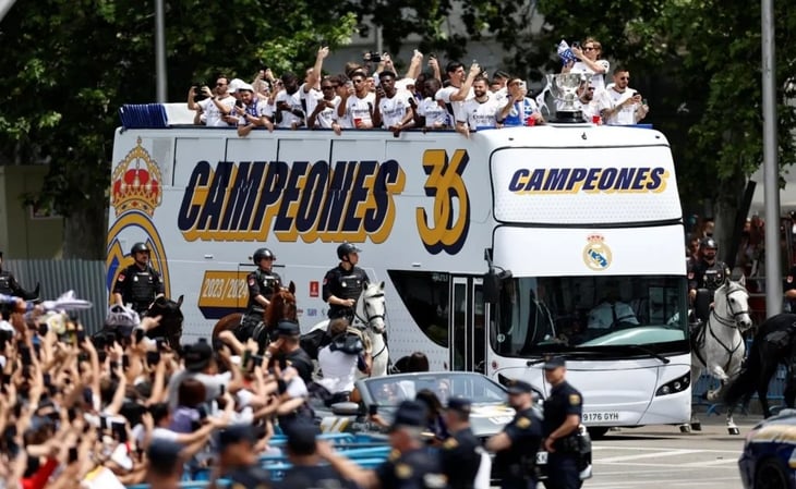 Real Madrid 'inunda' las calles de la ciudad de Madrid con sus festejos por su título de Liga