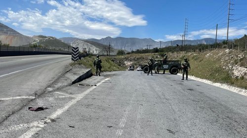 Hallan dos cuerpos emplayados sobre el Libramiento Noreste en Monterrey 