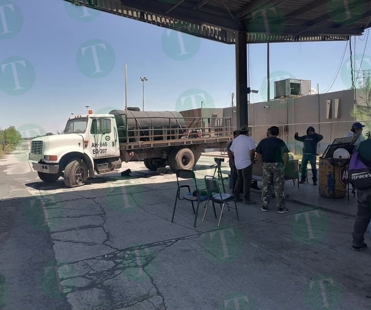 V&iacute;deo: Obreros intentan amedrentar a compa&ntilde;eros que buscan di&aacute;logo con directivos