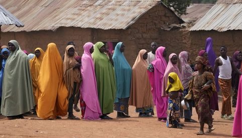 Liberan a más de 60 mujeres y niños víctimas de secuestro masivo en Nigeria