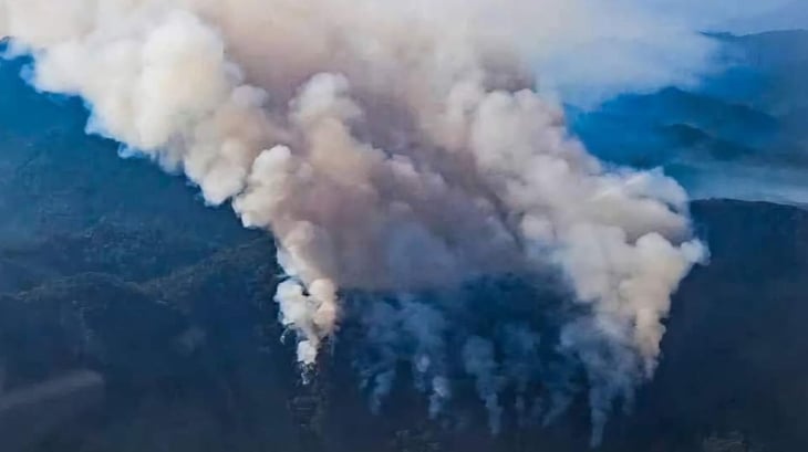 Viento provoca incendio en la sierra de Santiago 