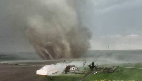 Fuerte tornado deja 5 muertos en el centro de Estados Unidos