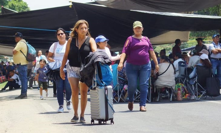 Cancelan 27 vuelos por bloqueo de la Sección 22 del SNTE en Aeropuerto de Oaxaca