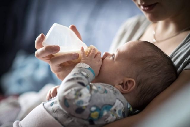 Bebés con gastroenteritis por consumir leche echada a perder 