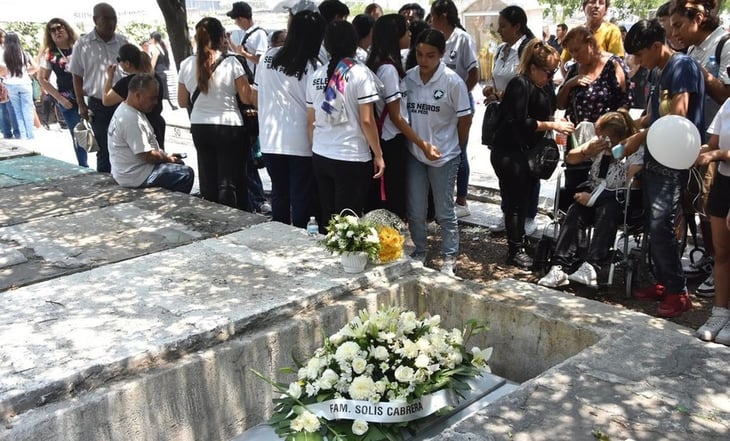 Sepultan a víctimas de la caída del templete en San Pedro, Nuevo León