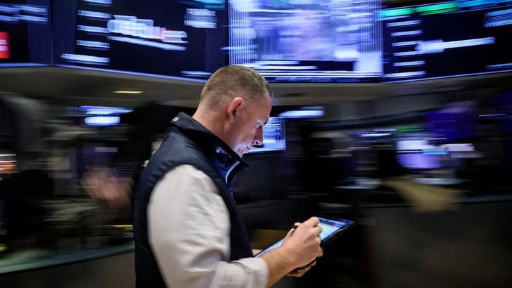 Wall Street cierra semana mixta; Nasdaq repunta un 1.41 por ciento