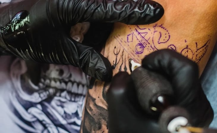 Tatuajes: ¿Un adorno que podría poner en riesgo tu salud?