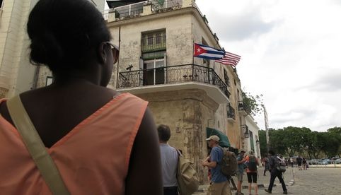 EU permite a emprendedores cubanos abrir cuentas bancarias estadounidenses en Internet
