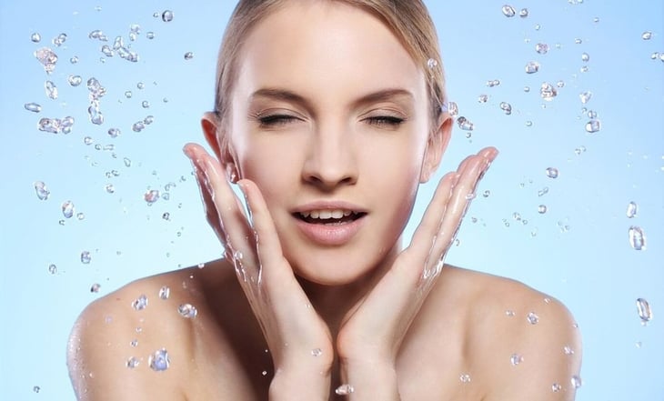 Para qué sirve aplicar agua mineral en la cara