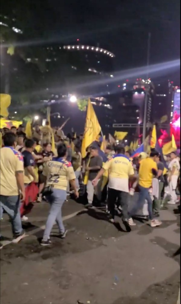 Aficionados del América se pelearon entre sí durante festejos en el Ángel de la Independencia 