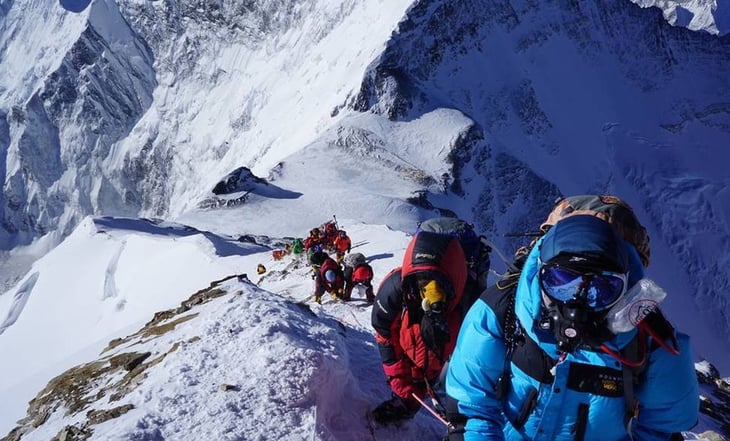 El Everest cierra temporada con la mitad de muertes y menos escaladores que en 2023