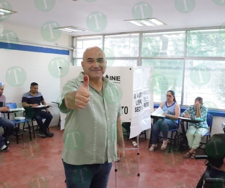 Candidato de Movimiento Ciudadano, Eugenio Williamson emite su voto