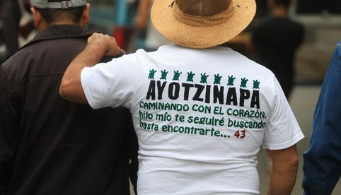 AMLO sostiene encuentro con padres de normalistas de Ayotzinapa